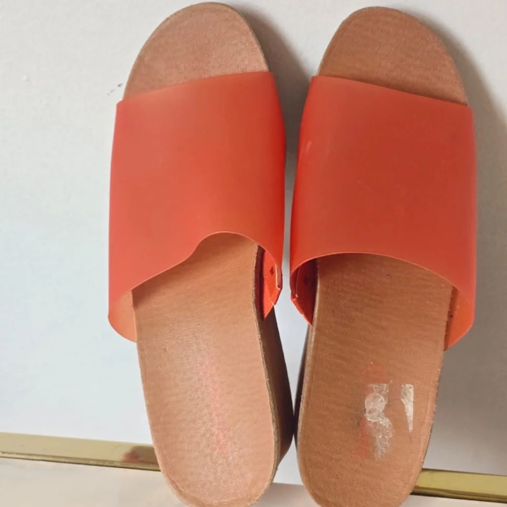 Baretraps Women’s Yalissa Wedge Slide Sandal Olin Orange Size 9.